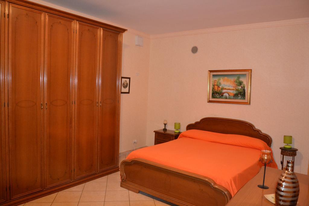 Low Cost La Meridiana Hotel Дзаферана Етнеа Стая снимка